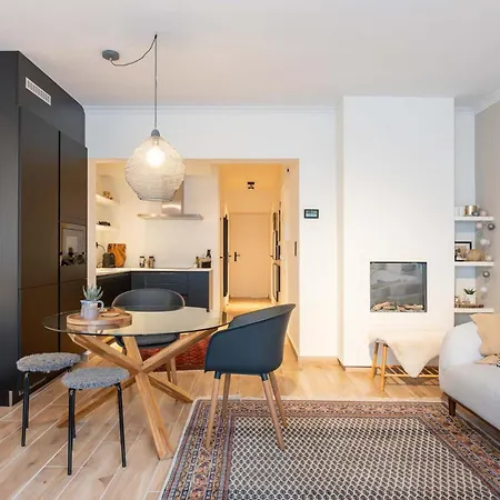 Centrally Located Close To The Appartamento