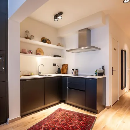 Centrally Located Close To The Apartment *