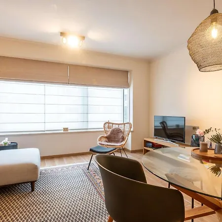 Centrally Located Close To The Apartment *